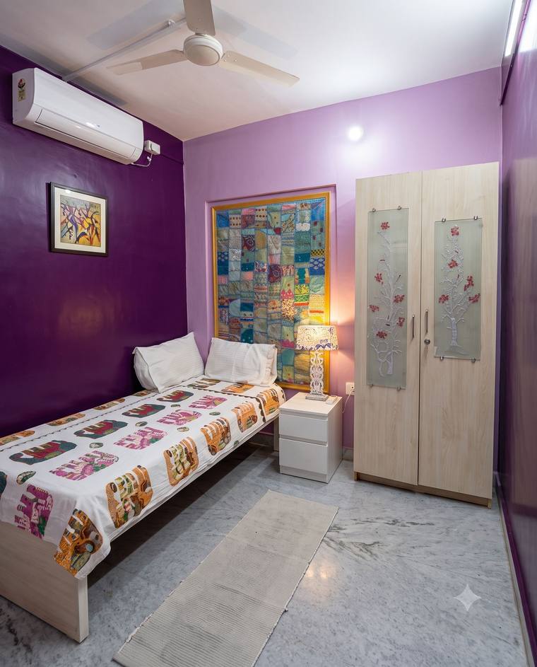 The Swing Room at Renu'z Homestay, with a macramé hanging swing by the window against two shades of purple